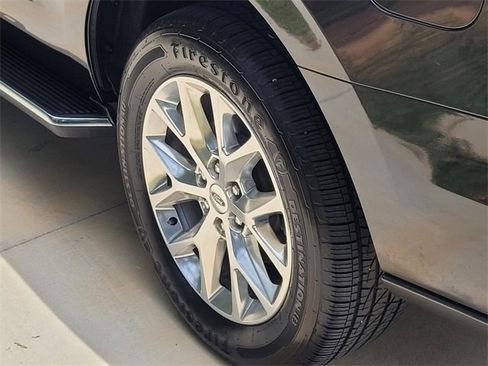 Used 2021 Ford Expedition XLT image 7