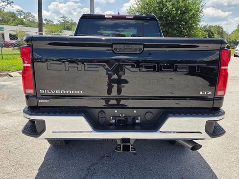 Used 2025 Chevrolet Silverado 2500 LTZ AWD/4WD image 4