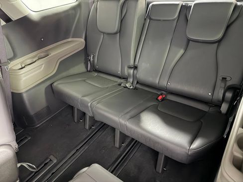 Used 2026 Kia Carnival FWD image 27