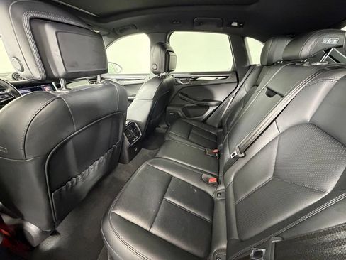 Certified 2024 Porsche Macan AWD/4WD image 37