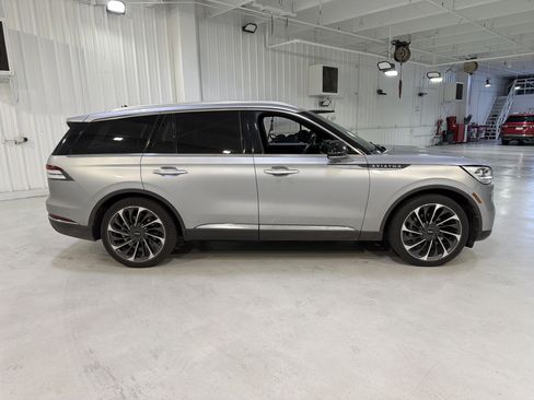 Used 2022 Lincoln Aviator Reserve w/ Equipment Group 201A image 6