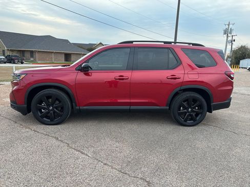 Used 2025 Honda Pilot Black Edition image 2