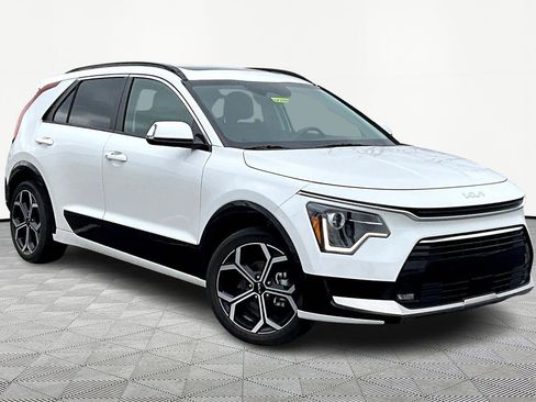 Used 2023 Kia Niro EX Touring FWD image 3