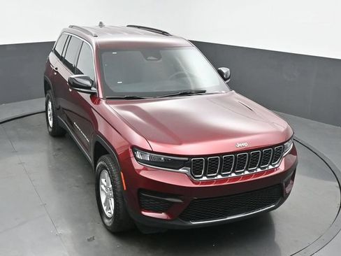 Used 2024 Jeep Grand Cherokee Laredo AWD/4WD image 43