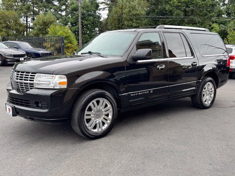 Used 2012 Lincoln Navigator L 4WD image 3