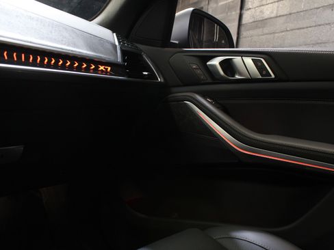 Used 2024 BMW X7 xDrive40i w/ Climate Comfort Package image 84