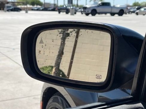 Used 2023 Chrysler 300 C RWD image 7