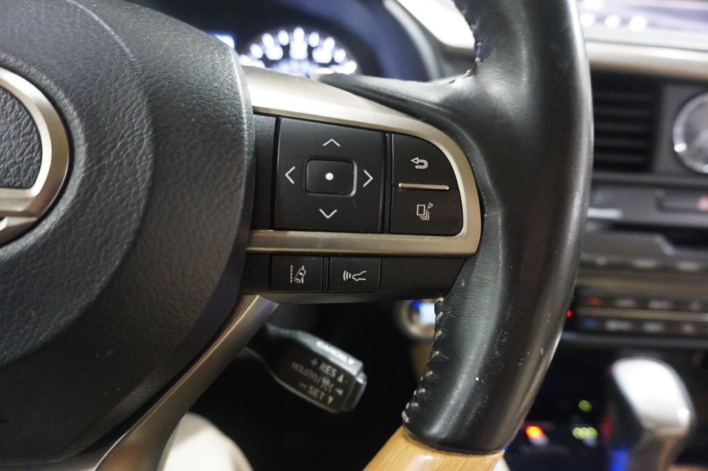 Used 2021 Lexus RX 350L FWD w/ Premium Package image 9