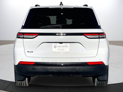 Certified 2023 Jeep Grand Cherokee Altitude image 8