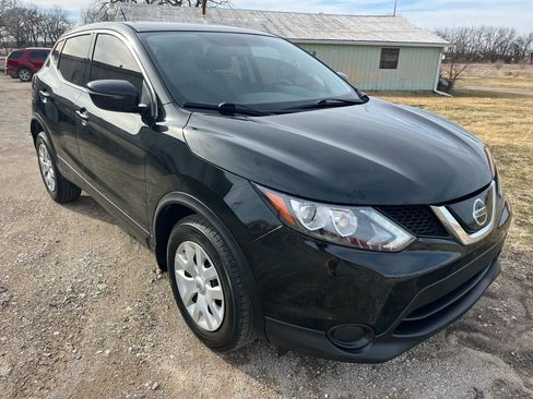 Used 2019 Nissan Rogue Sport FWD image 2