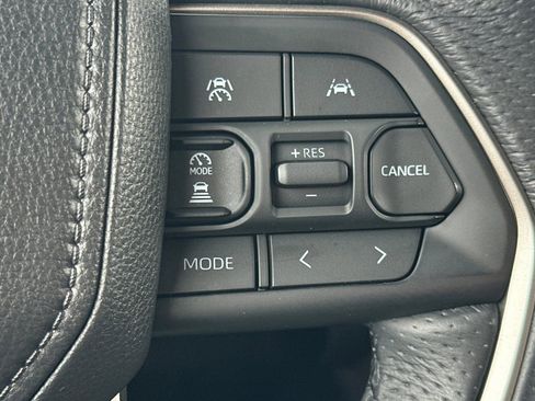 Used 2025 Toyota Tacoma TRD Sport AWD/4WD image 26