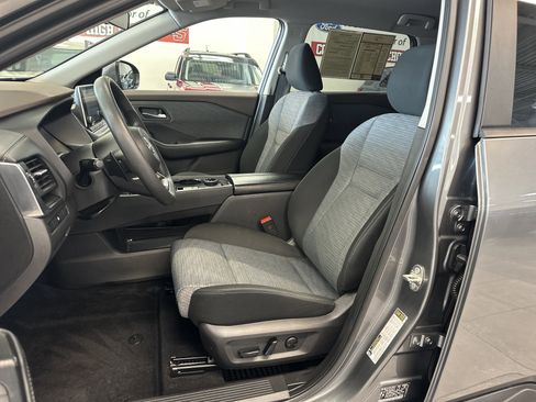 Used 2023 Nissan Rogue SV image 4