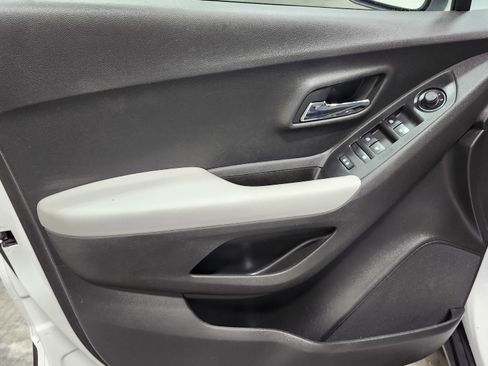 Used 2020 Chevrolet Trax LT image 23