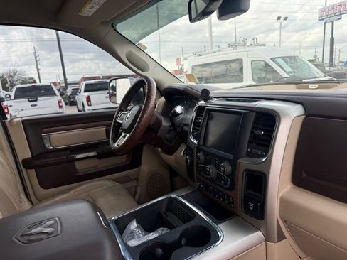 Used 2018 RAM 3500 Laramie w/ Convenience Group AWD/4WD image 16