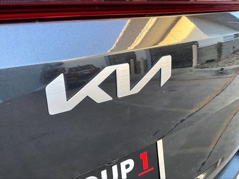 Used 2025 Kia Carnival FWD image 10