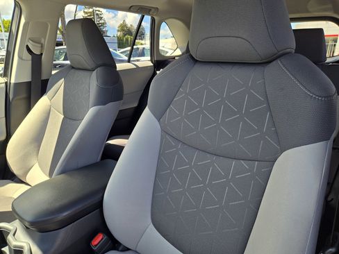 Used 2025 Toyota RAV4 XLE w/ Convenience Package image 16