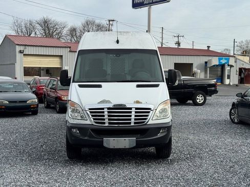 Used 2010 Freightliner Sprinter 2500 image 2