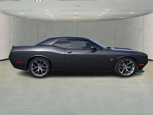 Used 2019 Dodge Challenger R/T w/ Plus Package image 2