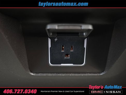 Used 2024 GMC Yukon AT4 w/ Technology Package AWD/4WD image 40