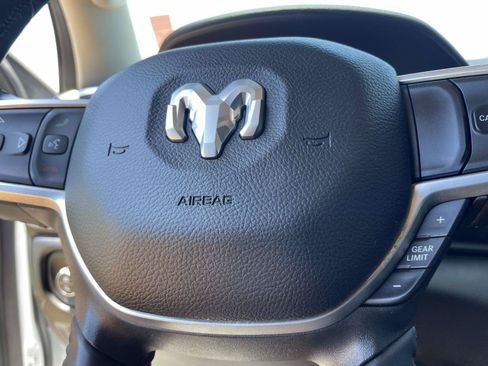 Used 2022 RAM 1500 Laramie AWD/4WD image 17