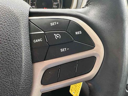 Used 2017 Jeep Cherokee Latitude w/ Cold Weather Group AWD/4WD image 32