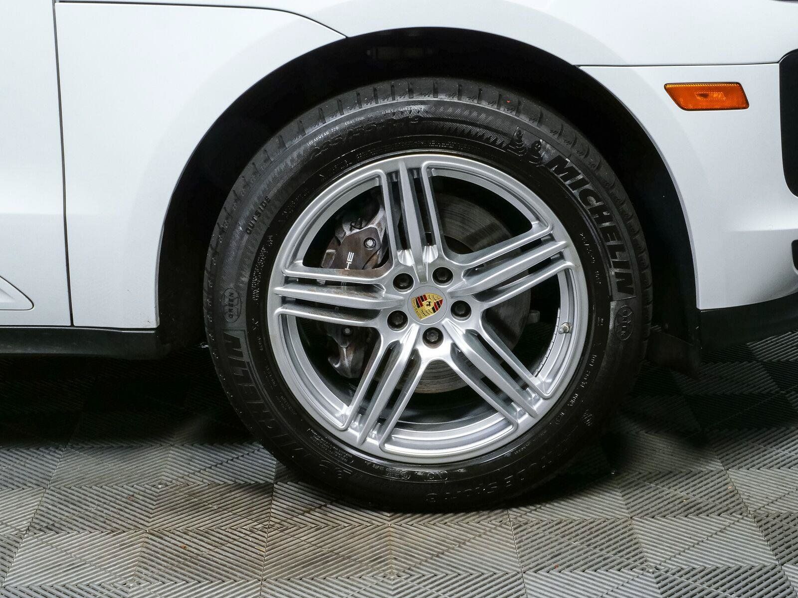Certified 2021 Porsche Macan AWD/4WD image 40