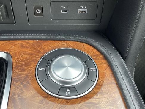 Used 2024 Nissan Armada SL w/ Captain's Chairs Package image 17