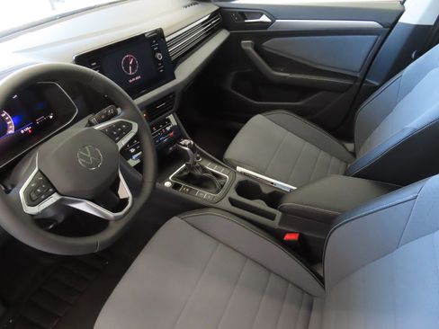 New 2026 Volkswagen Jetta SE FWD image 22