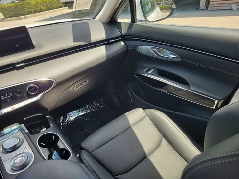 Certified 2025 Genesis GV70 2.5T AWD/4WD image 17