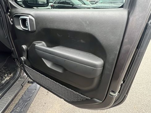 Used 2024 Jeep Wrangler Sport image 18