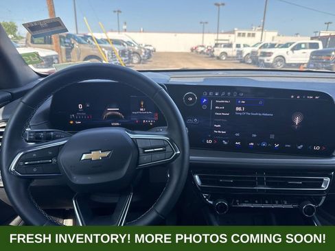 Used 2025 Chevrolet Traverse LT w/ Driver Confidence Package FWD image 8