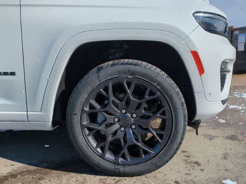 New 2025 Jeep Grand Cherokee Summit w/ Obsidian Package image 14
