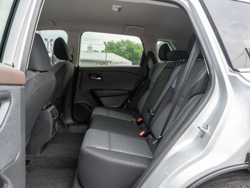 Used 2023 Nissan Rogue SV AWD/4WD image 17
