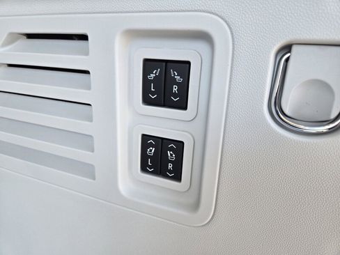 New 2026 GMC Acadia Denali w/ Super Cruise Package image 8