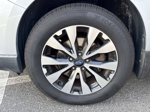 Used 2017 Subaru Outback 3.6R Limited AWD/4WD image 34