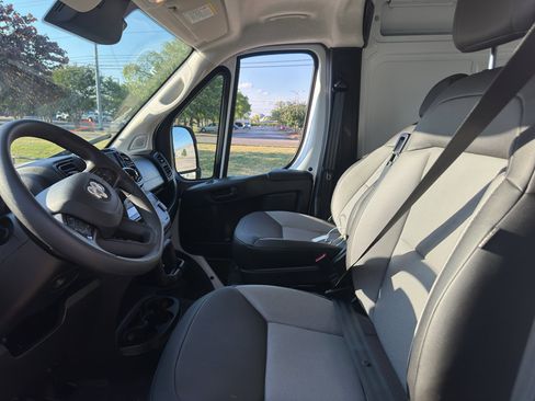 Used 2026 RAM ProMaster 2500 w/ Convenience Group FWD image 12