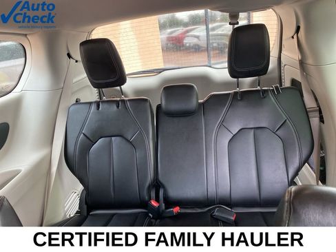 Used 2024 Chrysler Pacifica Touring-L FWD image 20