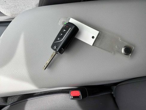 Used 2019 Toyota Camry LE image 35