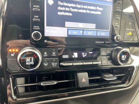 Used 2022 Toyota Highlander XLE image 15