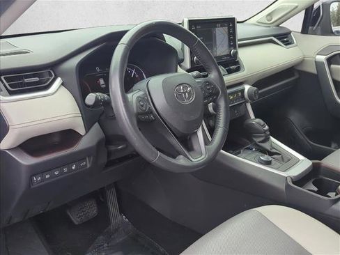 Used 2019 Toyota RAV4 Limited image 9