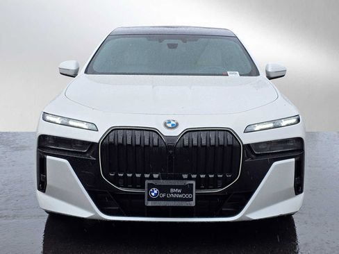 Used 2025 BMW 740i xDrive w/ Executive Package AWD/4WD image 9
