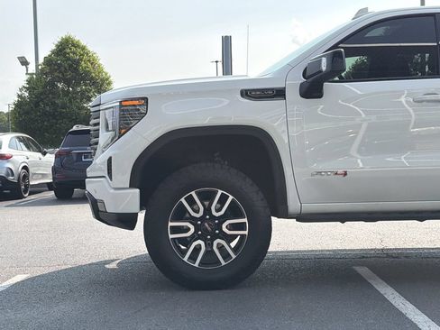 Used 2024 GMC Sierra 1500 AT4 w/ Technology Package AWD/4WD image 9