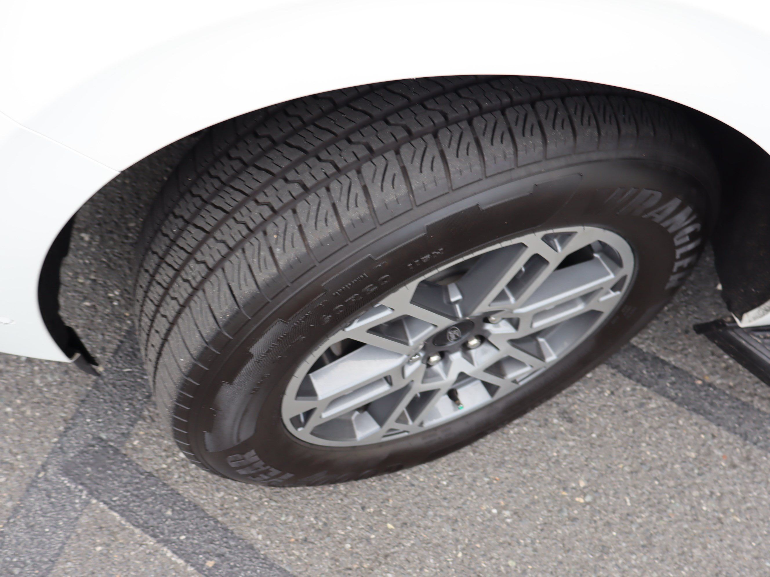 Used 2025 Ford Expedition Active RWD image 45