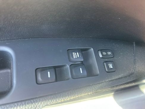 Used 2015 Hyundai Veloster FWD image 8