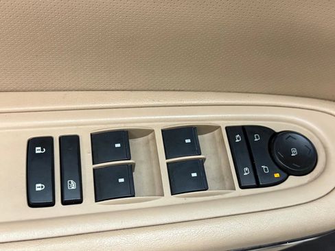 Used 2011 GMC Acadia Denali image 25