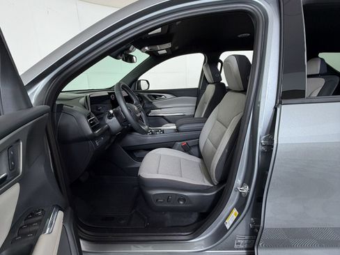 New 2026 Chevrolet Traverse LT w/ LPO, Floor Liner Package FWD image 10