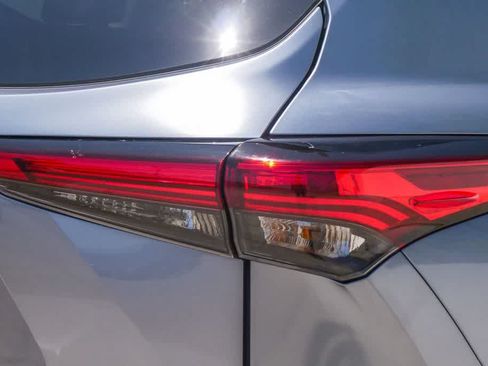 Used 2022 Toyota Highlander XLE FWD image 8