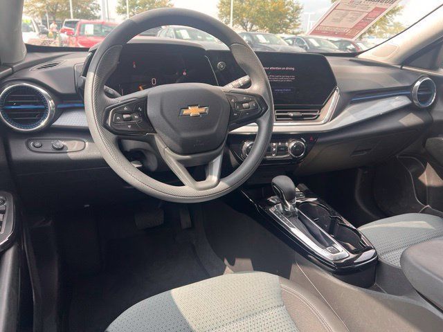 Used 2025 Chevrolet Trax LT FWD image 13