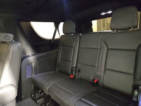 Used 2022 Chevrolet Suburban High Country image 16