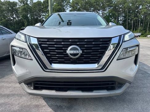 Used 2023 Nissan Rogue SV FWD image 2